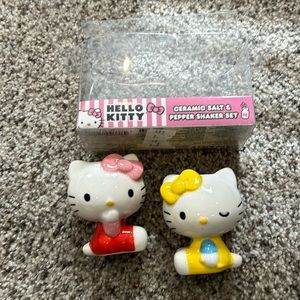 Hello Kitty Ceramic Salt & Pepper Shaker Set NEW